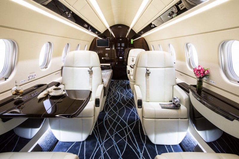 Embraer Legacy 500: Entra al ultra lujoso y moderno avión privado de Jackie Chan