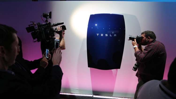 La Batería Tesla Powerwall Creada Por El Genio Elon Musk Que Proporcionará Energía A Casas Y Fábricas