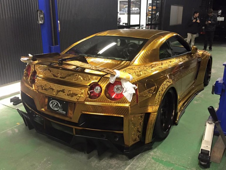 Este Opulento Nissan GTR Bañado En Oro De $1 Millón Se Robó El Show En Dubái