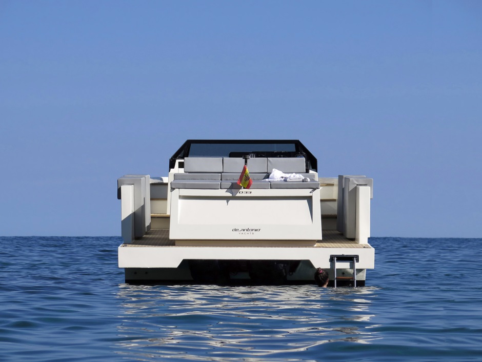 Ubica-id y De Antonio Yachts se unen para crear el yate deportivo D33: El mejor juguete acuático para el verano