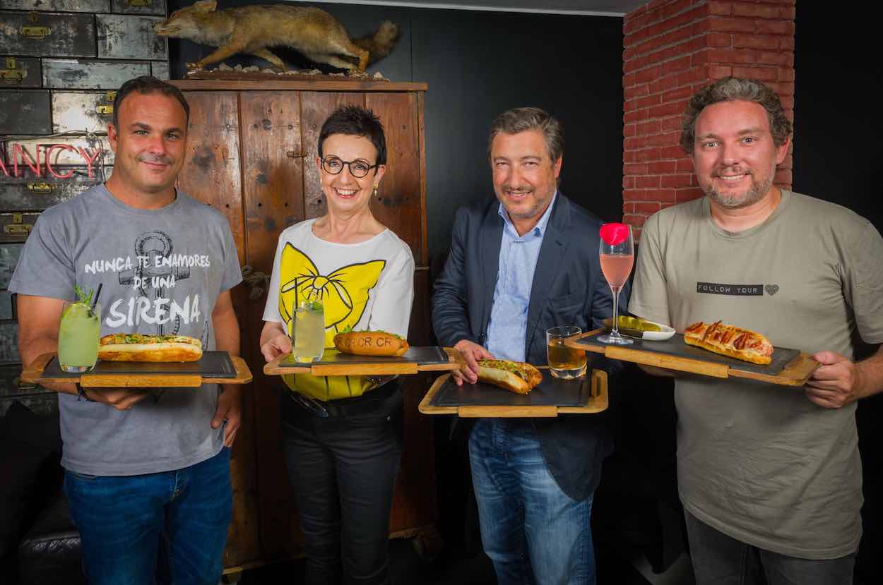 Carme Ruscalleda, Ángel León, Joan Roca y Albert Adrià unidos por los hot dogs en PDT, Please Don't Tell