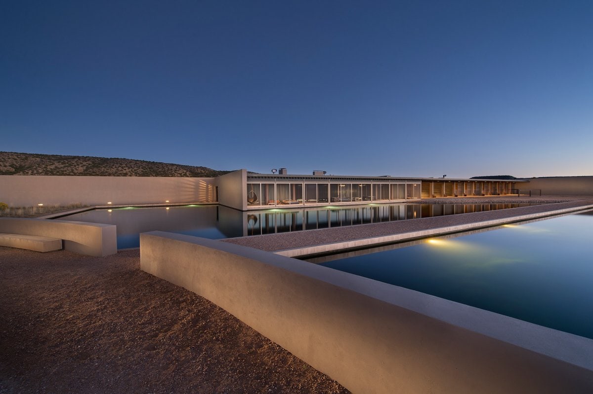 El diseñador de moda Tom Ford pone a la venta su enorme rancho de Nuevo México por $75 millones