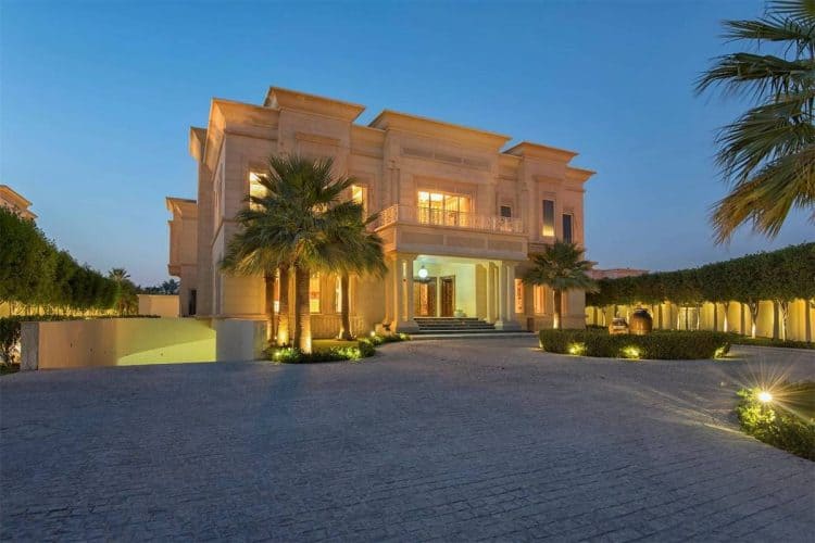 Ponen a la venta, este majestuoso palacio árabe de 24.700 pies cuadrados en Dubái, EAU