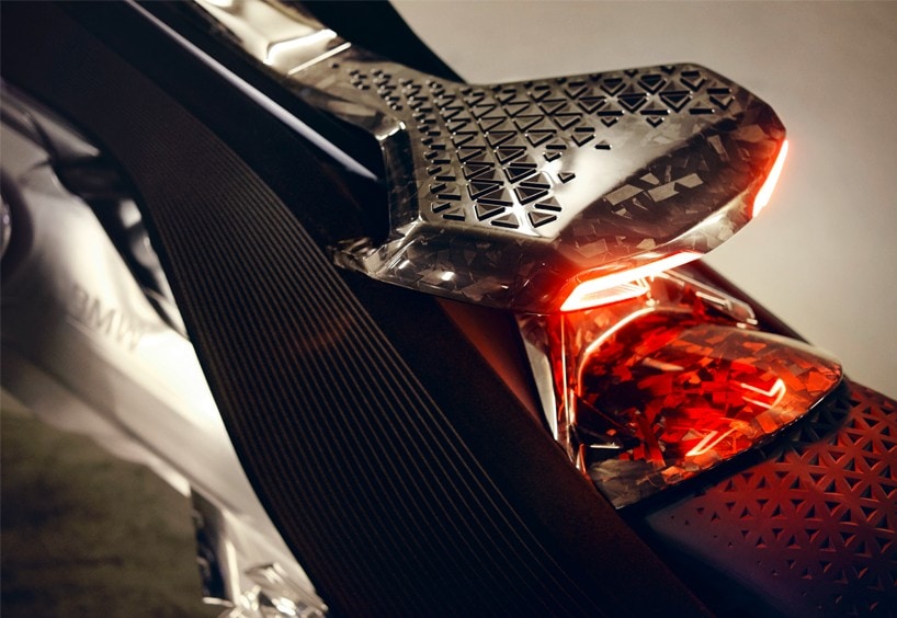 Motorrad Vision Next 100: La motocicleta del futuro de BMW que no requiere casco y previene accidentes
