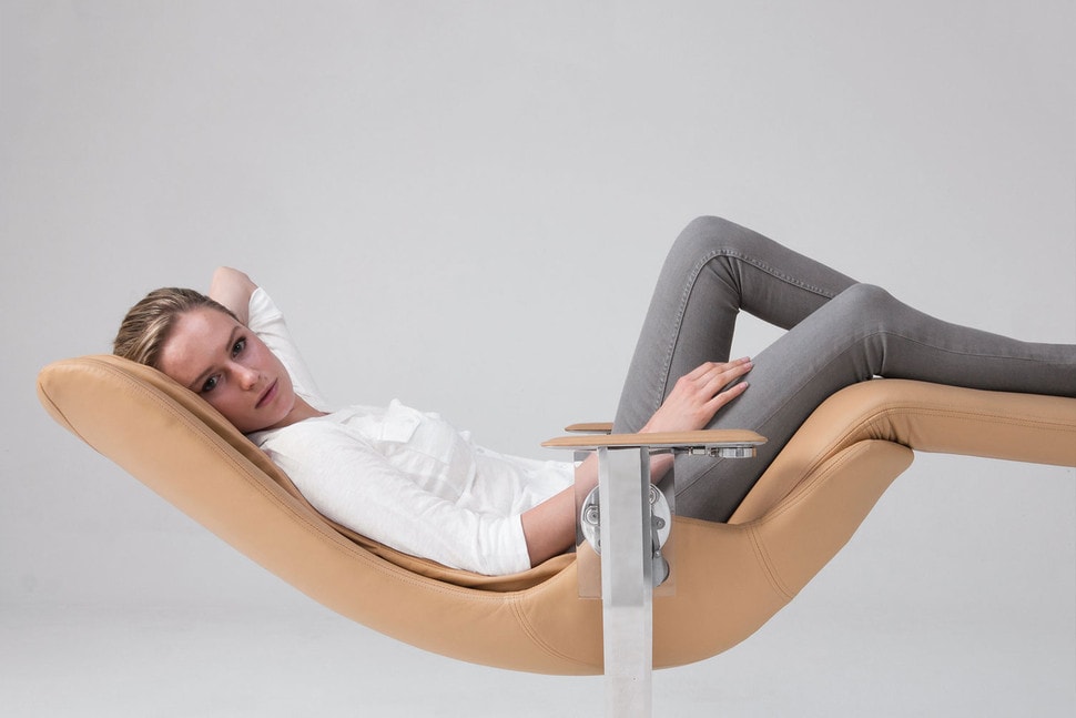Esta espectacular silla de $26,000 desafía la gravedad… y es muy cómoda