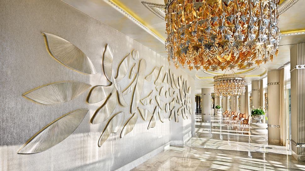 El espectacular hotel en Bakú tiene todo para un perfecto escape de sol, playa y mucho lujo