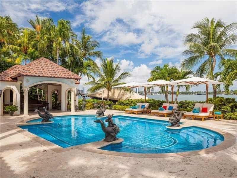 Ponen a la venta por $65 millones esta histórica mega mansión en Miami Beach, Florida