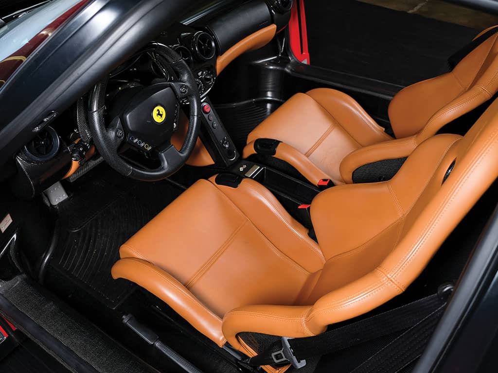 Diseñador de moda Tommy Hilfiger pone a la venta su Ferrari Enzo del 2003