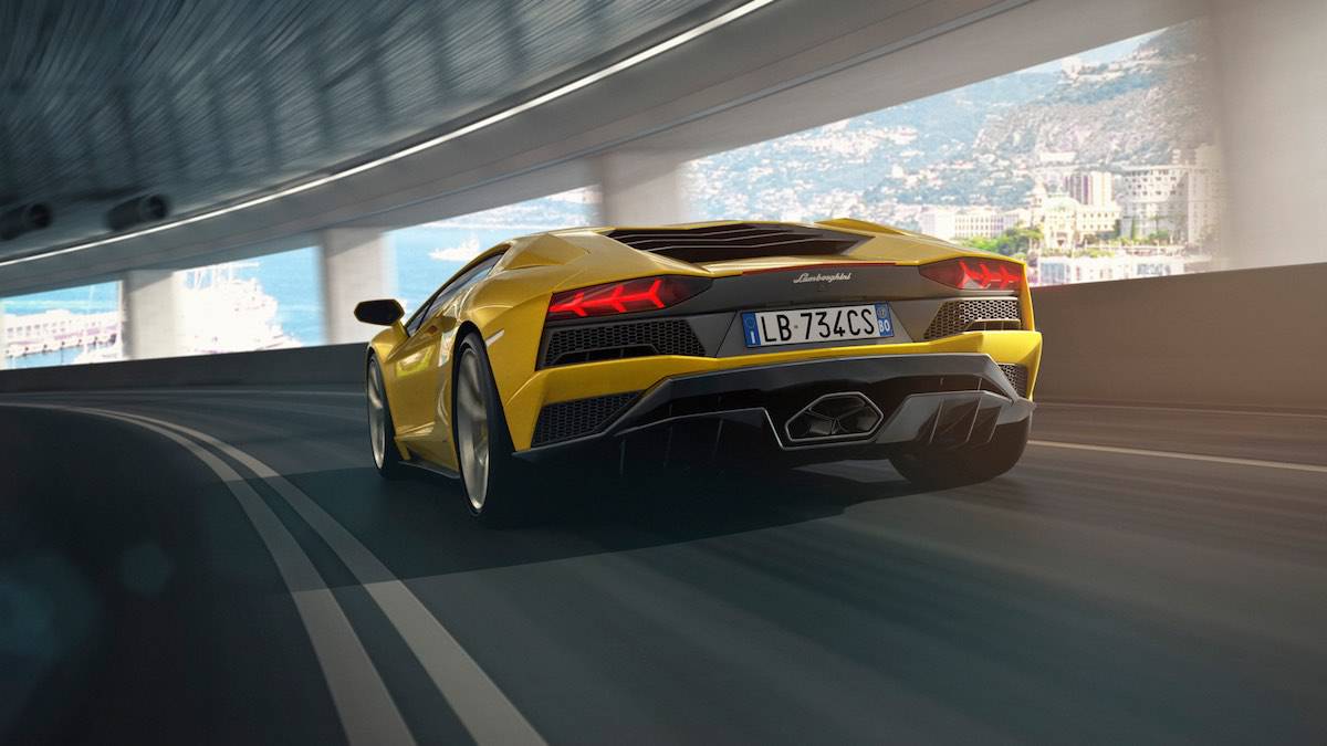 El nuevo Lamborghini Aventador S ofrece más potencia y rendimiento