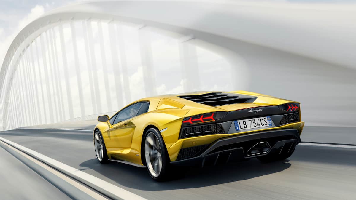 El nuevo Lamborghini Aventador S ofrece más potencia y rendimiento
