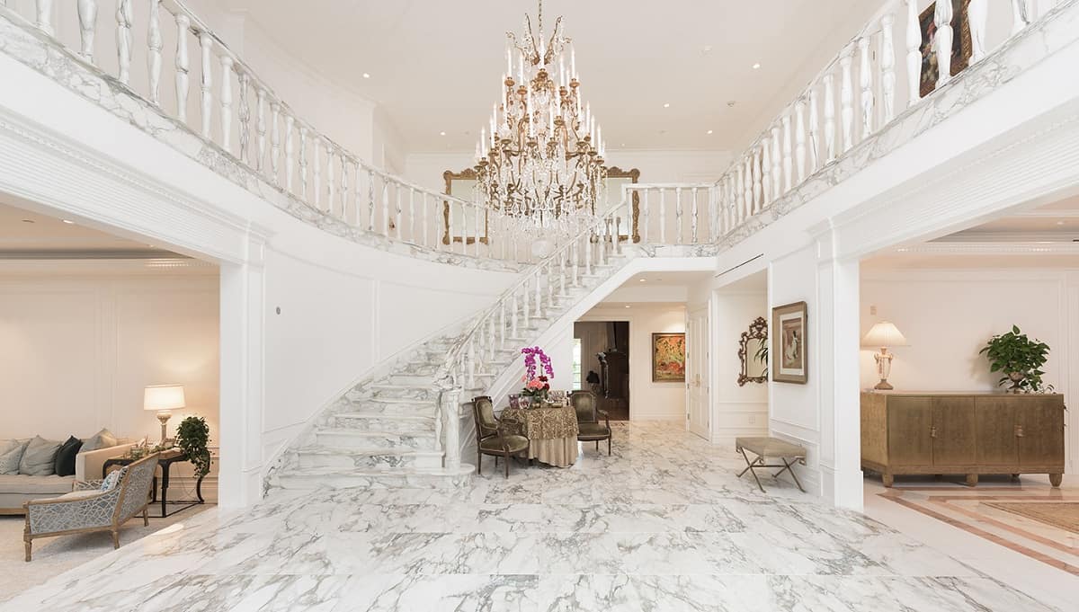 ¡Qué Belleza de Casa! Esta Mega Mansión en Beverly Hills de 11 habitaciones a la venta en $30 MILLONES