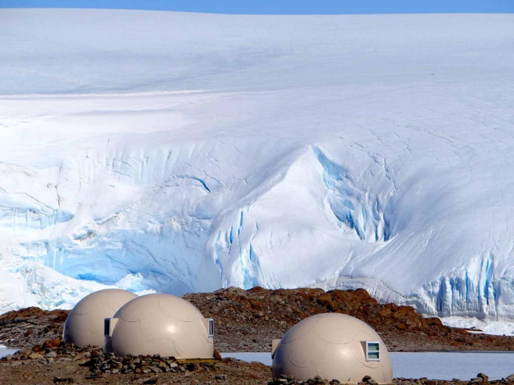 Vive una experiencia EXTREMA en el primer y único campamento ecológico de lujo en la Antártida
