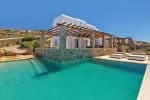 Alisahnea: Una exclusiva villa frente al mar y con piscina privada en Miconos, Grecia