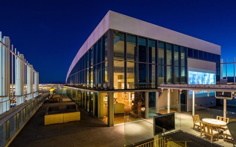 Este ULTRA EXCLUSIVO penthouse de $18 millones en Palms Place, Las Vegas viene con un Lamborghini