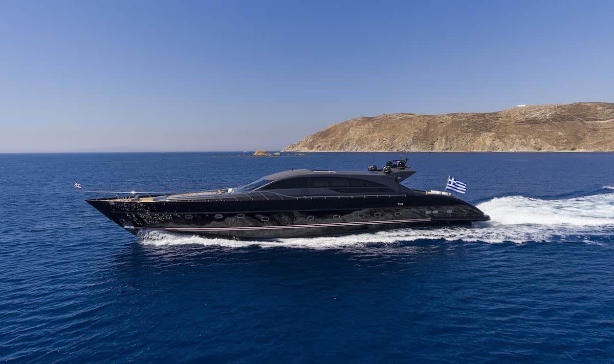 Descubre Grecia como nunca antes a bordo del super moderno mega yate SAINT