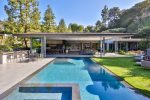Lujosa propiedad estilo resort Bali 5* en Beverly Hills, California sale a la venta por $13,49 millones