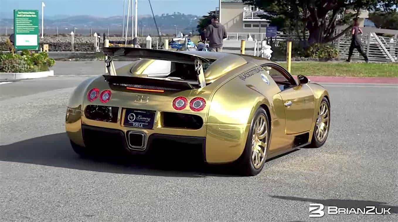 Chequea este mega bestial Bugatti Veyron ¡cubierto en oro! por las calles