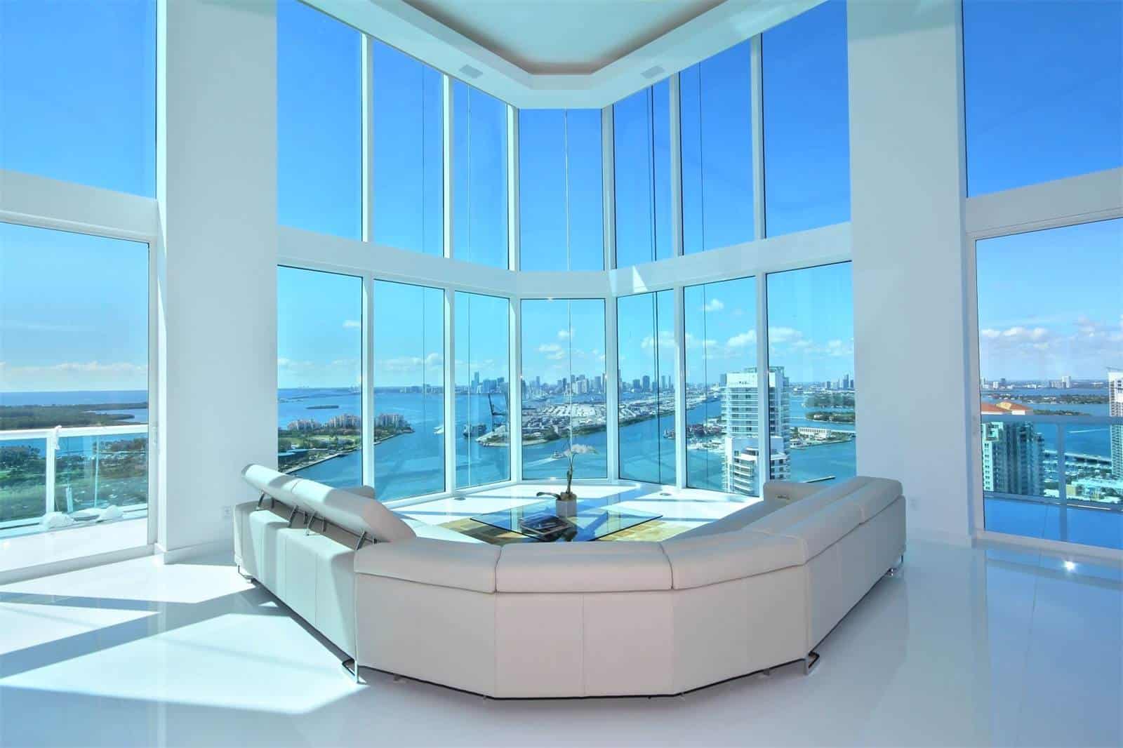Ultra exclusivo penthouse de tres pisos en Torres Portofino en Miami Beach, Florida sale al mercado por $9,4 millones