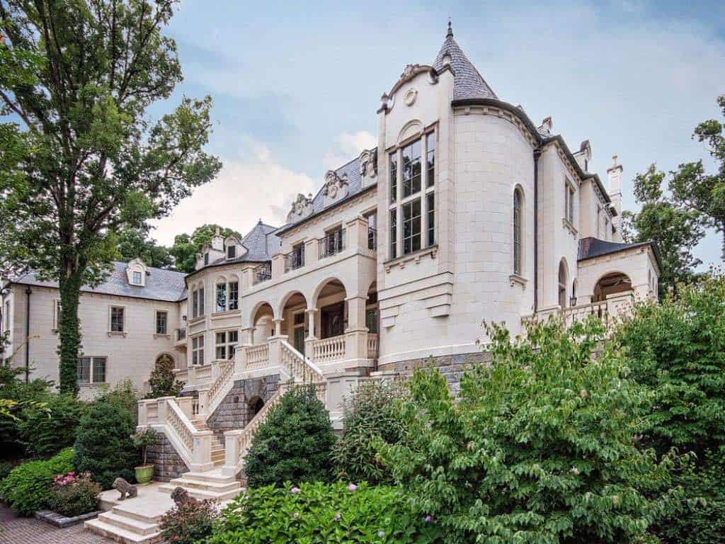 Esta hermosa mega mansión estilo francés en Asheville, Carolina del Norte está a la venta por $10.75 millones