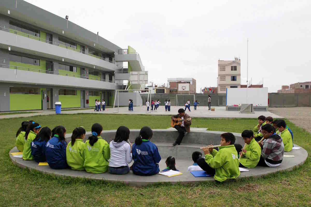Un multimillonario peruano contrató a una firma de diseño de fama mundial para reestructurar el sistema de escuelas privadas de su país