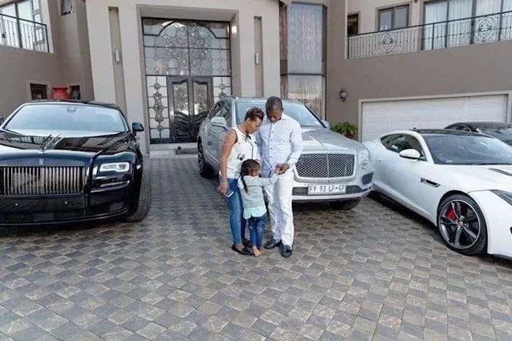 Famoso Pastor paga más de $12 millones en una nueva mega mansión y se jacta de sus lujosos coches
