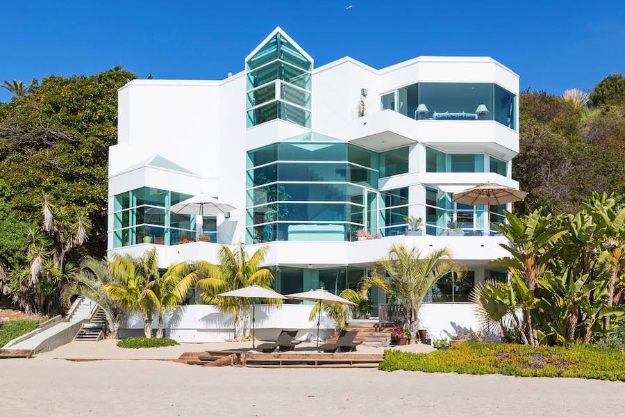 VENDIDA] Mega espectacular casa frente a la playa en Malibú se vende por  $21 millones - Mega Ricos
