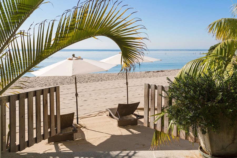 Mega espectacular casa frente a la playa en Malibú se vende por $21 millones