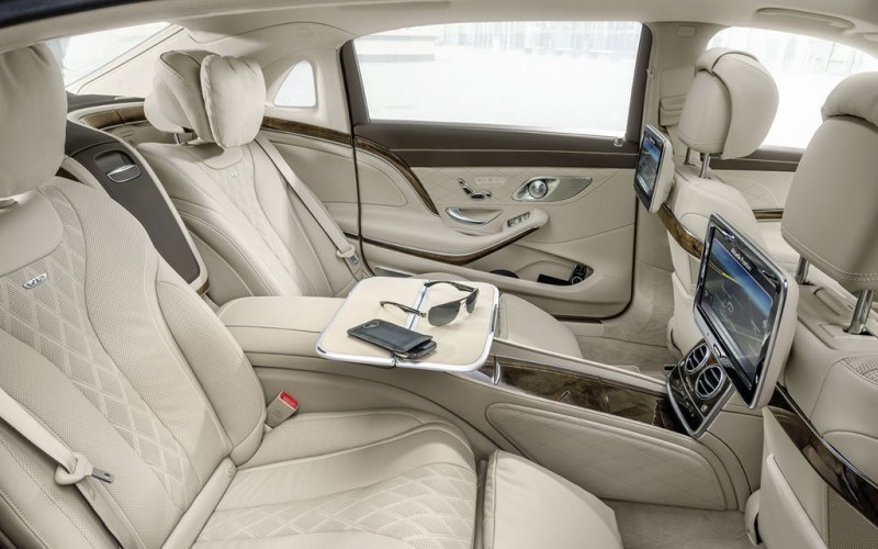 A1 AUTO tunea el sedán Mercedes-Maybach y lo convierte en un vehículo de alta gama para pasajeros VIP