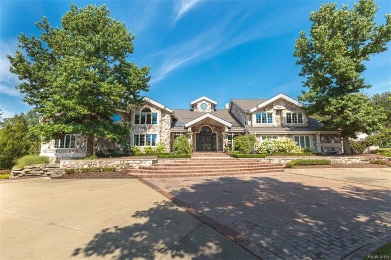 Eminem pone su enorme mansión privada en Rochester Hills, Michigan a la venta por la pequeña suma de $2 millones