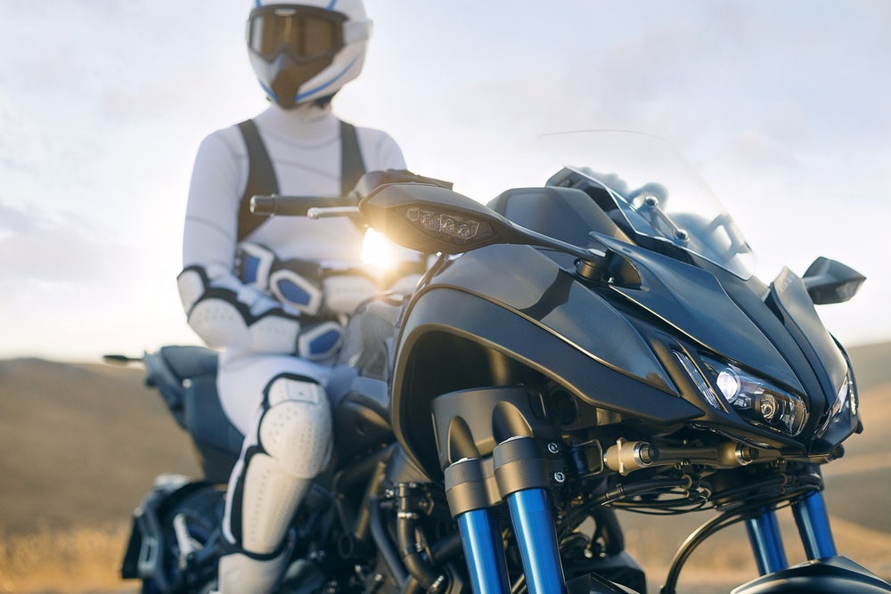 Yamaha presenta la NIKEN 2018, un bestial motocicleta de 3 ruedas para las carreteras