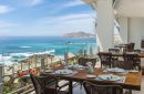 Este lujoso hotel cuenta con una espectacular ubicación donde los paisajes desérticos se encuentran con las aguas azules del Mar de Cortés y el Océano Pacífico.