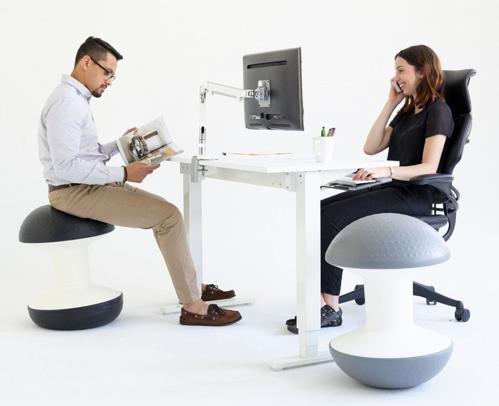 Las empresas toman consciencia sobre los riesgos de que sus empleados pasen largas horas sentados en el escritorio tradicional