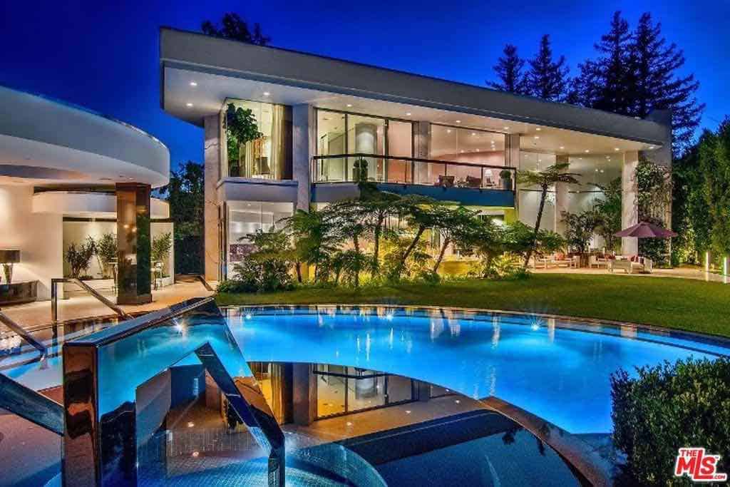 Ponen a la venta esta exclusiva propiedad de estilo contemporáneo en Beverly Hills, California