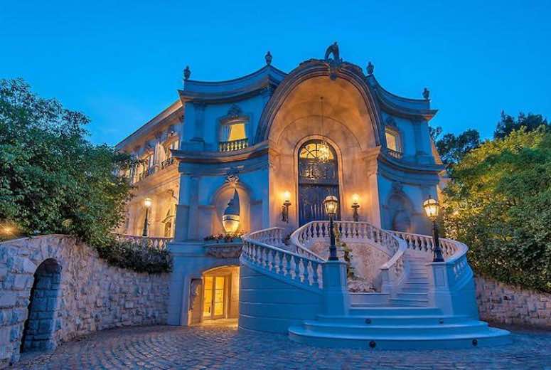 Mega mansión con estilo barroco francés en Beverly Hills, California