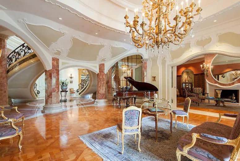 Mega mansión con estilo barroco francés en Beverly Hills, California