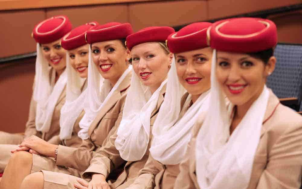 Azafatas de primera clase de la aerolínea Emirates.