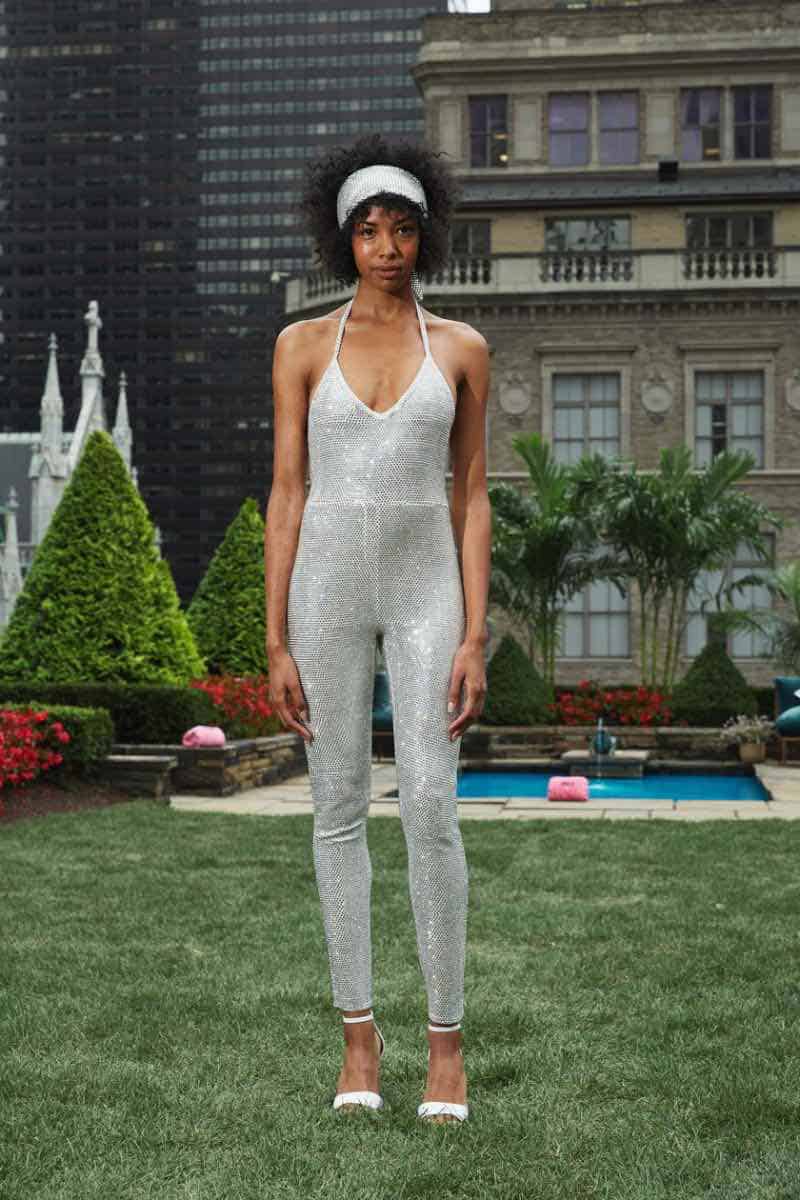 Este Jumpsuit de Juicy Couture está adornado con cristales Swarovski y te costará $25.000
