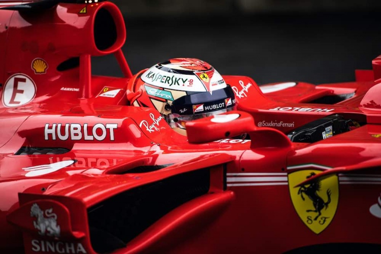 Scuderia Ferrari F1 Team en el coche de Fórmula Uno