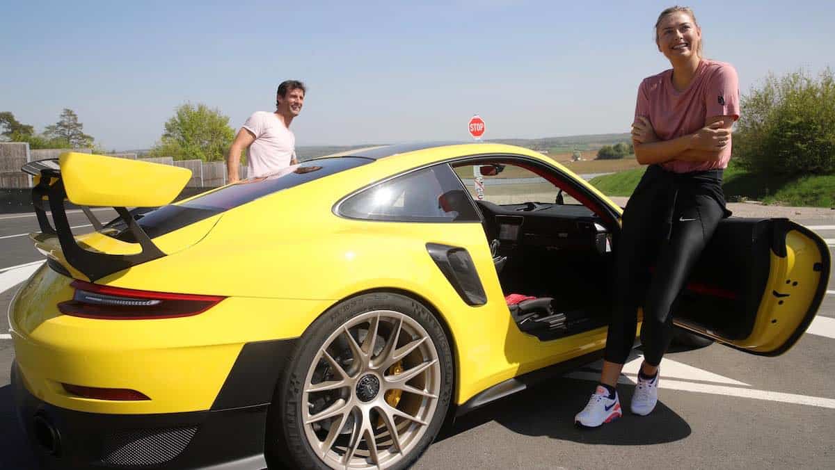 María Sharapova conduce a fondo el Porsche 911 GT2 RS