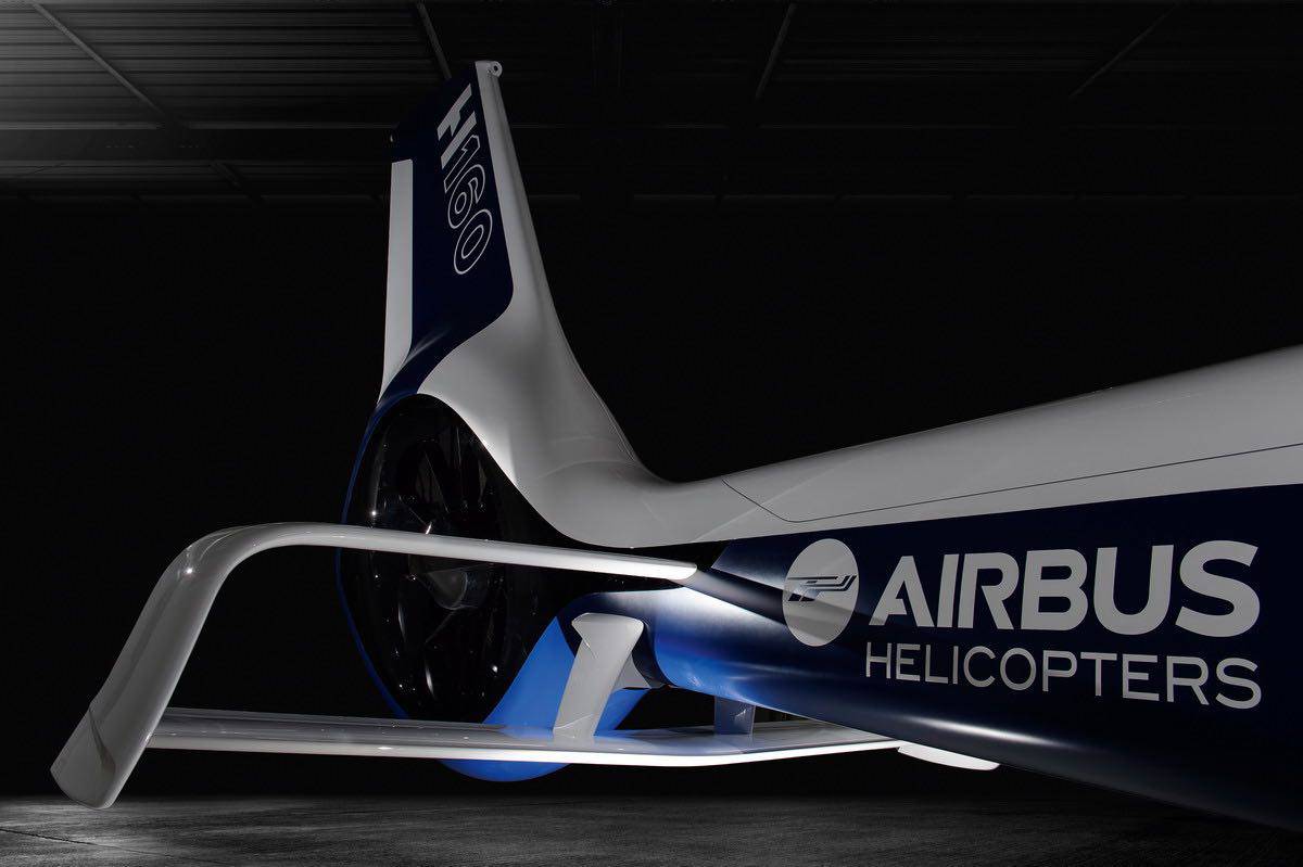 El elegante y futurista helicóptero H160 de Airbus diseñado por la firma francesa Peugeot