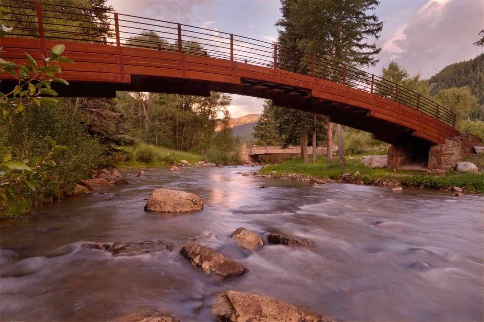 Lujosa mega propiedad recién construida a orillas de un río en Aspen, Colorado sale a la venta por $39,5 millones