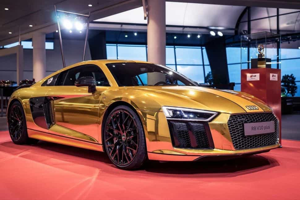 Audi R8 V10 Plus ¡Cromado en oro!