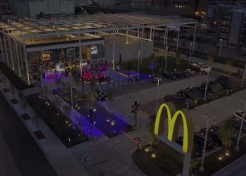 El restaurante insignia de McDonald’s ofrecerá un espectáculo de luces sin igual para celebrar Halloween durante el mes de octubre