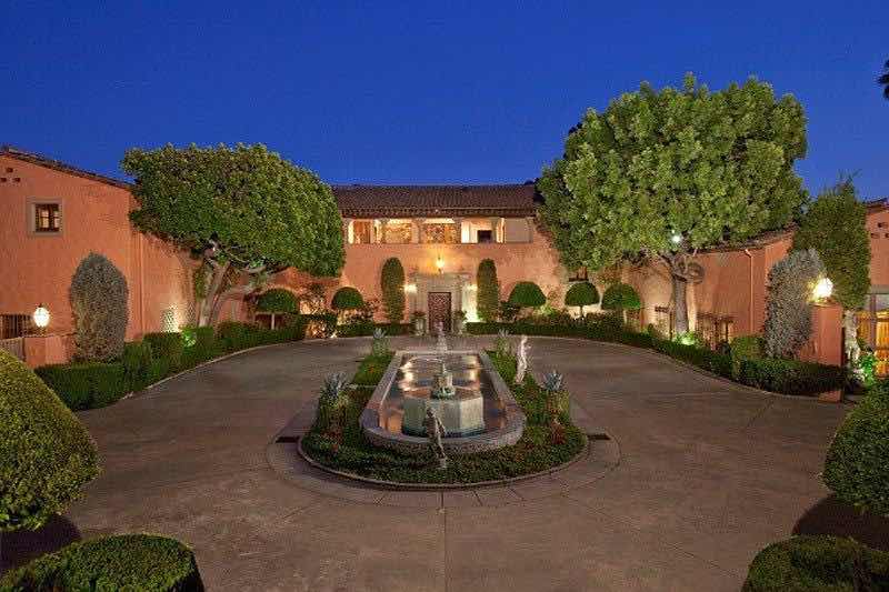 Legendaria mega mansión en Beverly Hills, California está de vuelta en el mercado, con un precio $135 millones