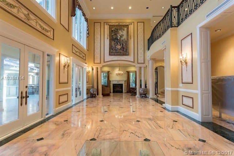 La súper estrella de 'Despacito', Luis Fonsi, compra lujosa mansión en Coral Gable, Miami por $5 millones
