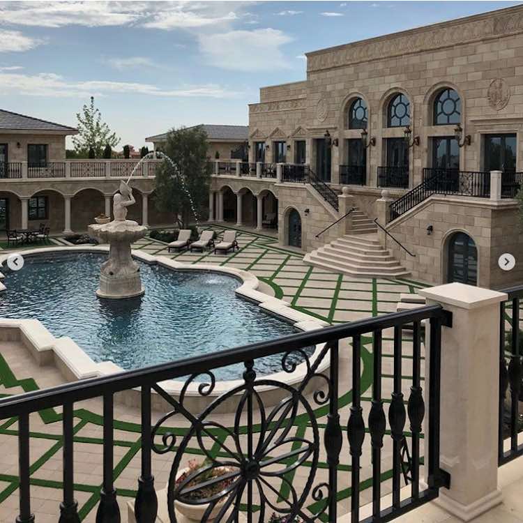 Floyd Mayweather acaba de comprar esta opulenta mansión en Las Vegas por $10 millones