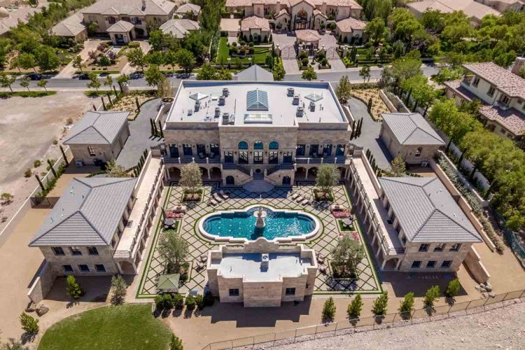 Floyd Mayweather acaba de comprar esta opulenta mansión en Las Vegas por $10 millones