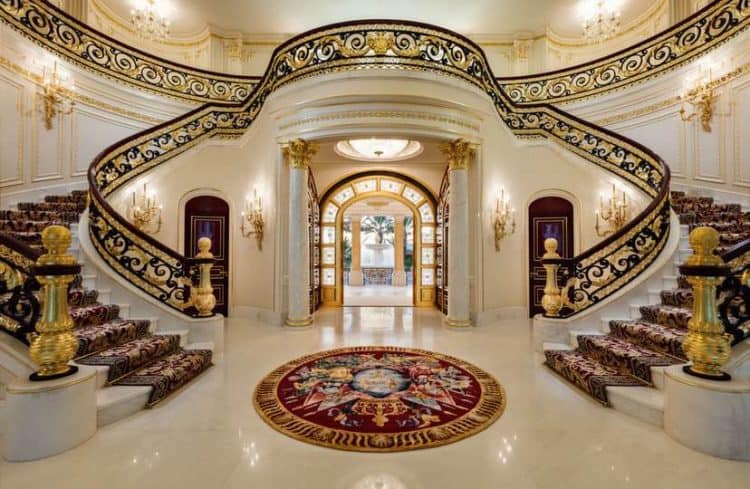 Esta mega mansión en Florida de $159 millones -inspirada en el Palacio de Versalles- saldrá a la subasta... Eche un vistazo dentro