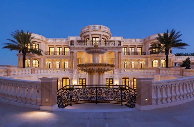 Esta mega mansión en Florida de $159 millones -inspirada en el Palacio de Versalles- saldrá a la subasta... Eche un vistazo dentro