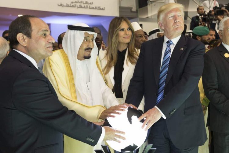 El rey Salman de Arabia Saudita, Melania Trump y Donald Trump